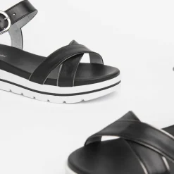 Sandalo con zeppa bianca e cinturini incrociati