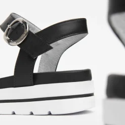 Sandalo con zeppa bianca e cinturini incrociati