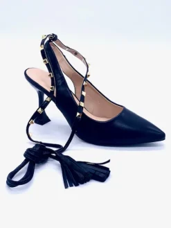 Scarpa con tacco a rocchetto e cordoni intorno alla caviglia copia