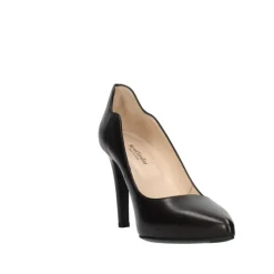 Scarpa con tacco e punta affusolata nero