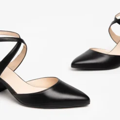 Scarpa Donna Con Cinturini Incrociati e Tacco Largo