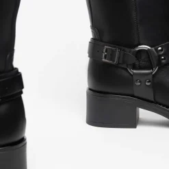 Stivaletto donna in pelle con anelle laterali
