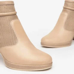 Stivaletto in pelle con tacco largo