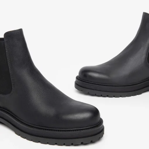 Stivaletto Modello Betles in Camoscio Nero