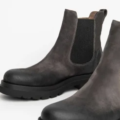Stivaletto Modello Betles in Camoscio Carbone